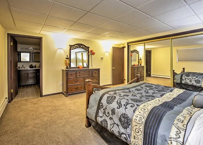 Lakefront Fairbanks Unit, 1 Mile To Pioneer Park!